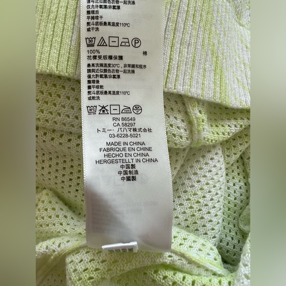 🆕 💚 NWOT Tommy Bahama Mahana Lime Green, White Tropical V-Neck Sweater | Size M - Picture 7 of 8